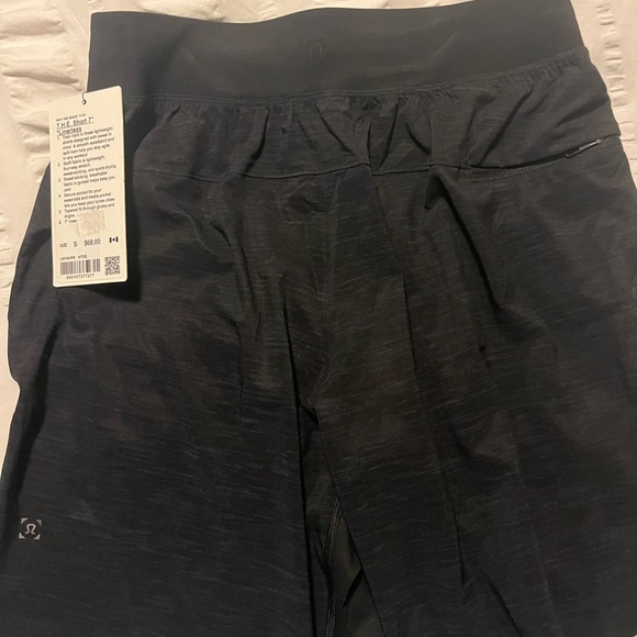Lululemon T.H.E Short 7” linerless - Picture 2 of 3